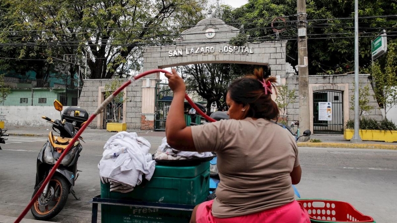 Puerta del hospital San Lázaro en Manila.- EFE