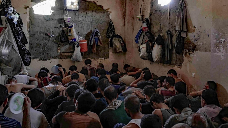 Imagen de una cárcel iraquí con presos del Daesh. Está mucho menos saturada que las de los Barzani, en Erbil. HUMAN RIGHTS WATCH