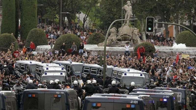 Imagen de archivo de una de las protestas conocidas como 'Rodea el Congres'.- EFE