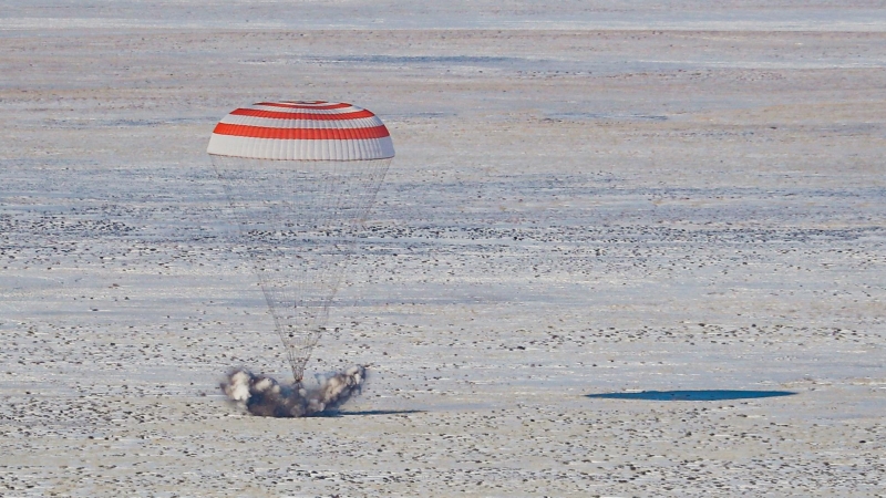 La cápsula espacial Soyuz MS-13 que transporta a los miembros de la tripulación de la Estación Espacial Internacional (ISS) Christina Koch, Luca Parmitano y Alexander Skvortsov. Sergei Ilnitsky / REUTERS