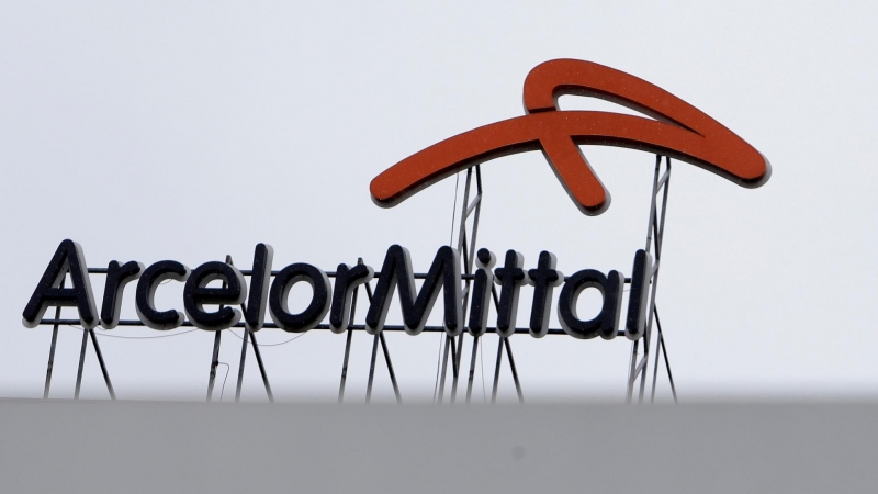 Logo de ArcelorMittal en la sede de la acería en Ostrava, República Checa. REUTERS/David W Cerny