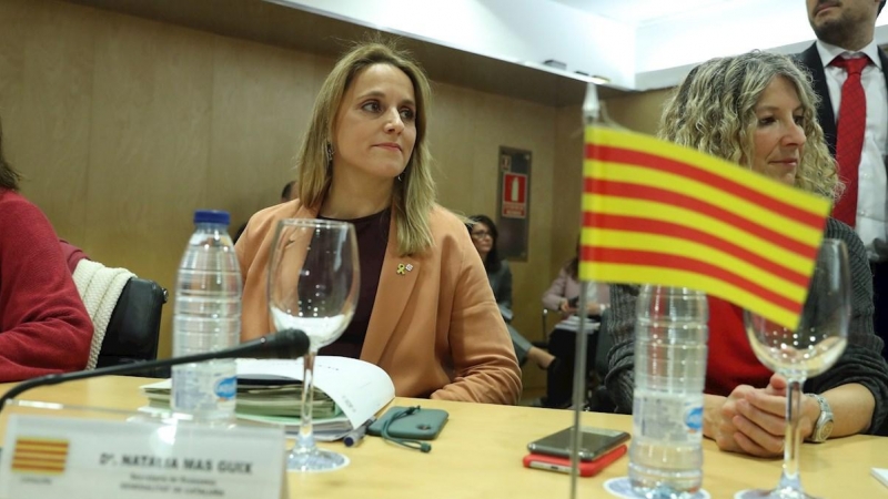 La secretaria de Economía de la Generalitat, Natàlia Mas (c), al inicio de la reunión del Consejo de Política Fiscal y Financiera (CPFF), celebrada esta tarde en Madrid. EFE/ Kiko Huesca