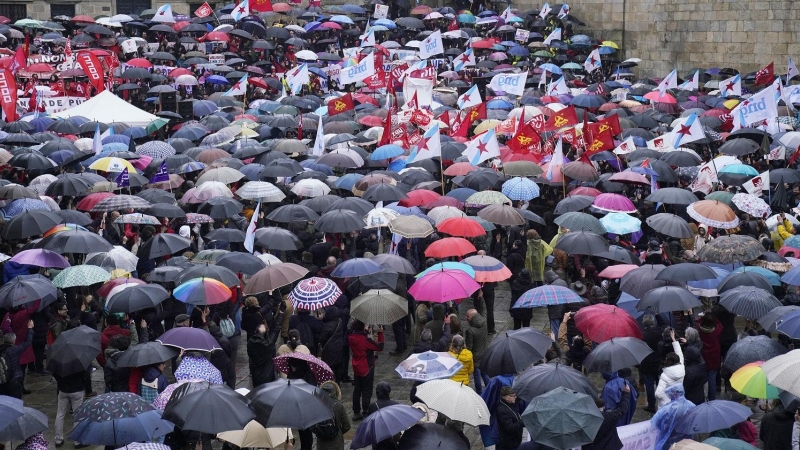 Manifestación en defensa de la sanidad pública gallega convocada por SOS Sanidade Pública, en Santiago de Compostela (Galicia) a 9 de febrero de 2020. | EP