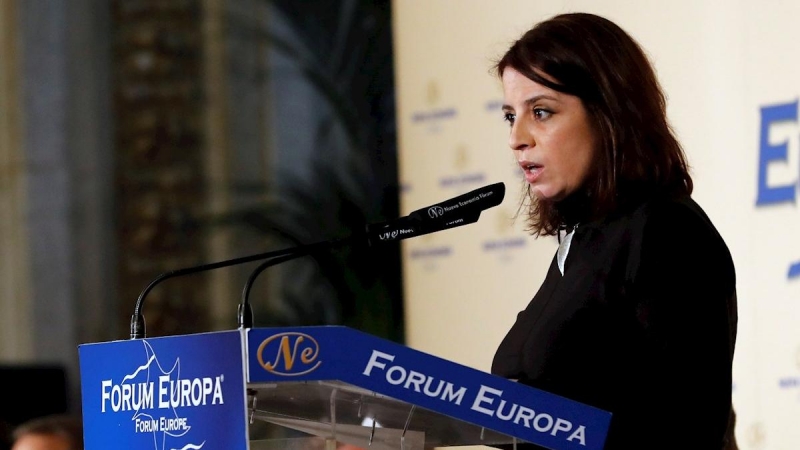 10/02/2020.- La vicesecretaria general del PSOE y portavoz del grupo parlamentario en el Congreso, Adriana Lastra, durante su intervención este lunes en un desayuno informativo, organizado por Nueva Economía Forum. EFE/Ballesteros