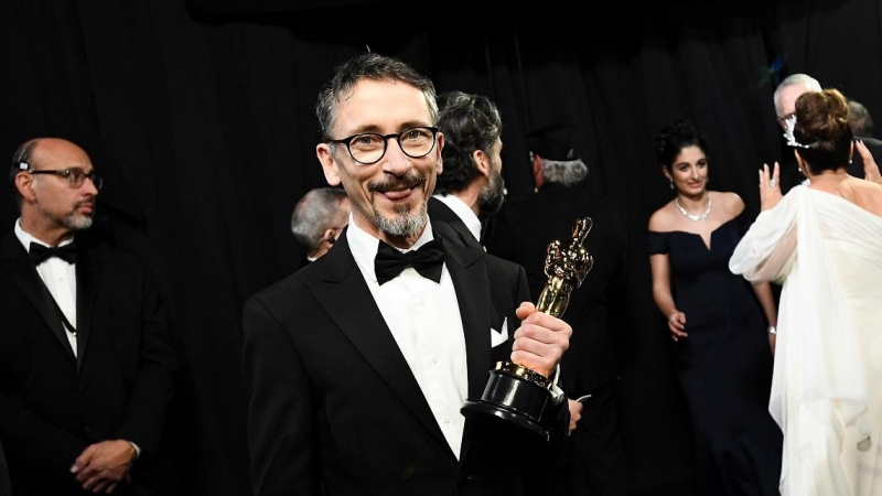 Stuart Wilson posa con el Oscar a la mejor mezcla de sonido para '1917'. Richard Harbaugh / A.M.P.A.S.