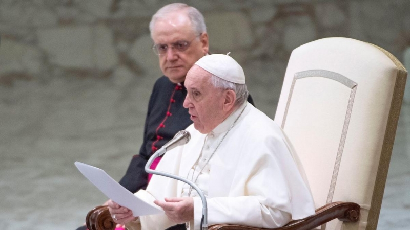 12/02 / 2020.- El Papa Francisco (R) durante su Audiencia general semanal en el Salón Nervi del Vaticano. EFE / EPA / MAURIZIO BRAMBATTI