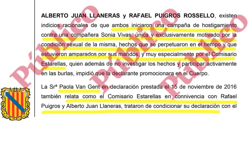 Párrafo del auto de procesamiento de los 36 policías locales de Palma imputados por trama mafiosa en la que se menciona a los dos agentes que hostigaron a Sonia Vivas en connivencia con un comisario.