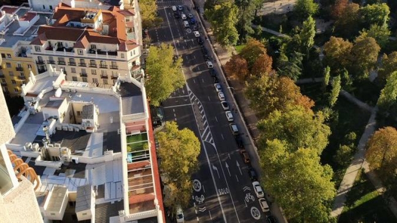 Imagen aérea de la calle Menéndez Pelayo, donde se proyecta construir el macroparking. Foto AV Retiro Norte.