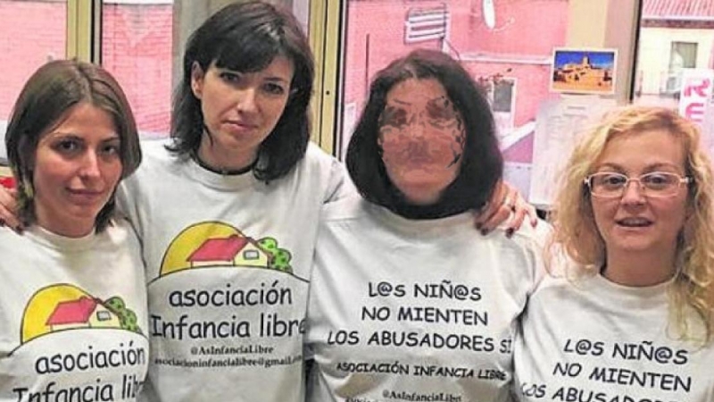 Algunas de las mujeres ligadas a Infancia Libre, tres de las cuales fueron detenidas.