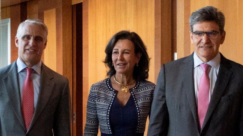 Andrea Orcel, Ana Botín,  y José Antonio Álvarez, en la sede del Banco de Santander, el día que se anunció el frustrado fichaje del banquero italiano como consejero delegado de la entidad española. REUTERS