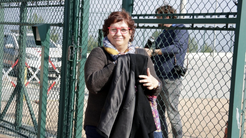 L'exconsellera Dolors Bassa surt de la presó de Puig de les Basses (Figueres) per anar a cuidar un familiar, en compliment amb l'article 100.2 del règim penitenciari. Marina López | CCMA