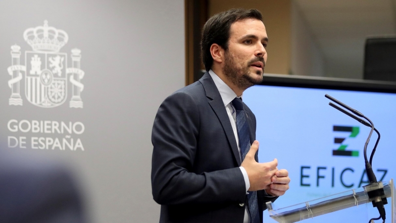 El ministro de Consumo, Alberto Garzón, ofrece los detalles del Fichero 'Eficaz', una herramienta que impedirá a los jugadores que lo soliciten voluntariamente acceder a los denominados 'créditos rápidos' . EFE