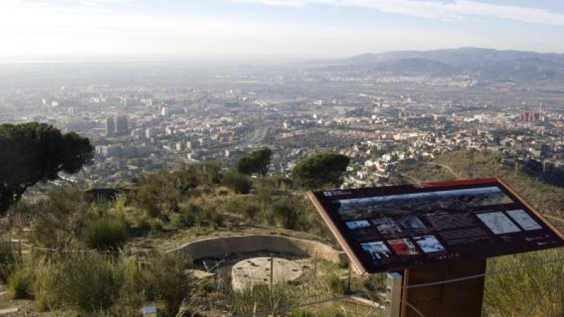 Faristol interpretatiu en l'espai que ocupava l'antiga bateria antiaèria - Bateria antiaèria de Sant Pere Màrtir. Esplugues de Llobregat