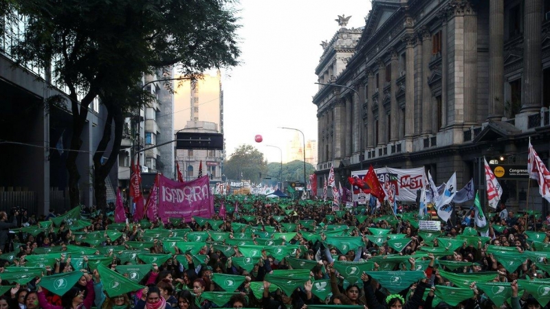 Manifestación de la famosa ’marea verde’ en Argentina en favor del aborto legal. / REUTERS