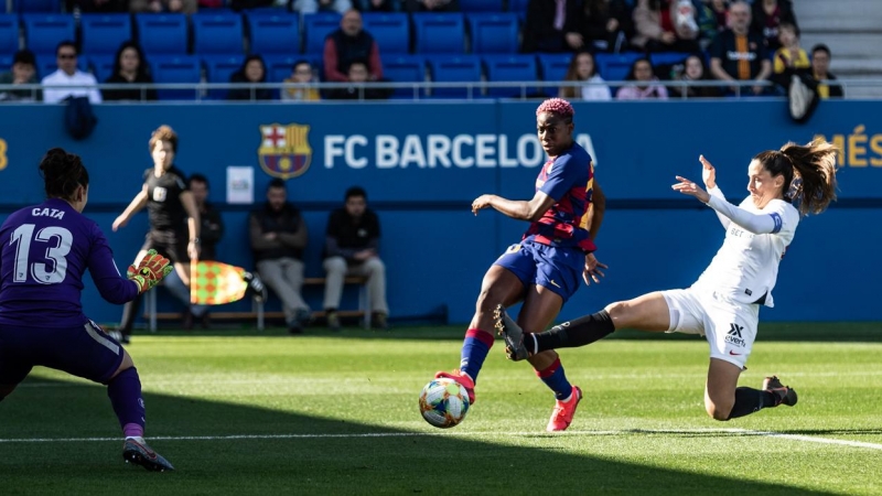 Imagen de un partido entre el FC Barcelona y el Sevilla FC Femenino, de la Liga Iberdrola. E.P./Javier Borrego.