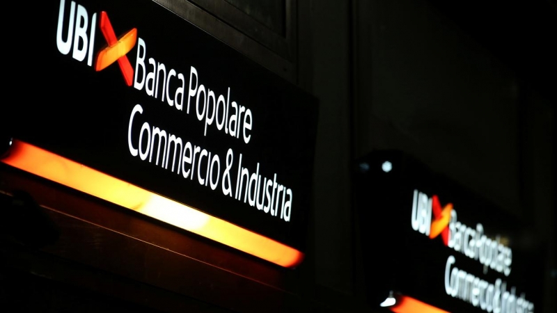 El logo de UBI Banca Popolare Commercio & Industria, en una sucursal en Milán. REUTERS/Stefano Rellandini