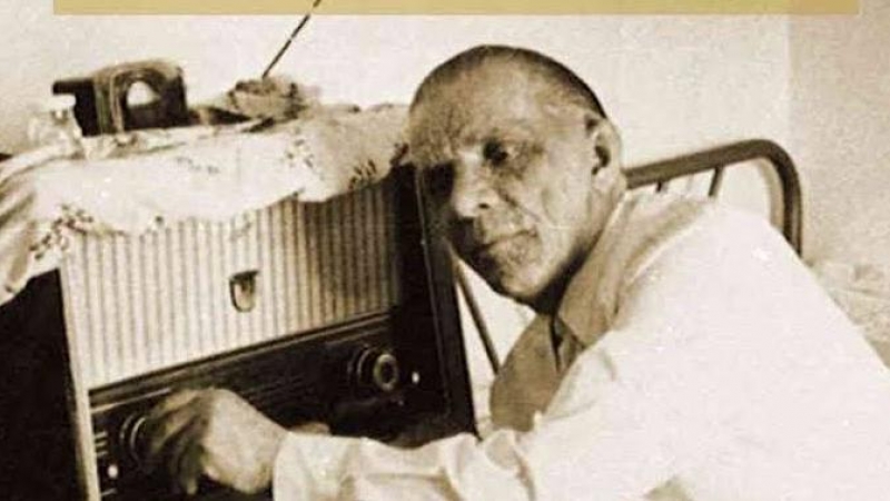 El topo de Mijas, Manuel Cortés escuchando la radio en sus años de encierro