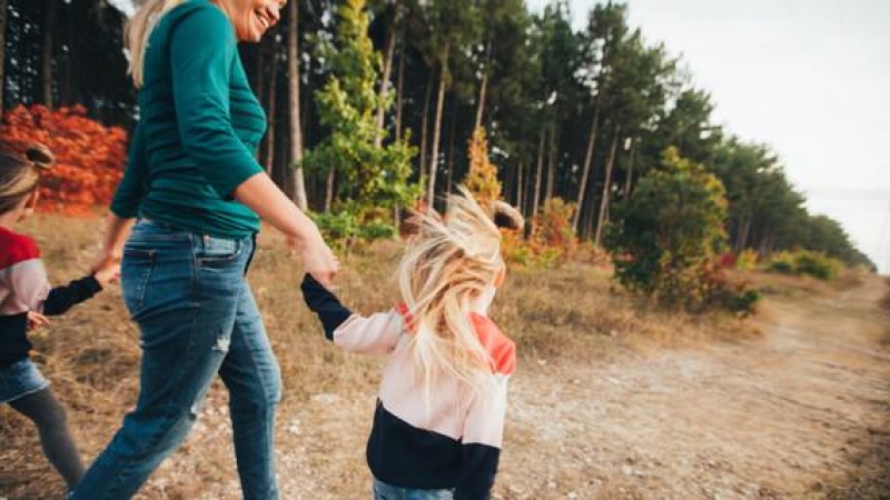 Para algunos, la regla del anonimato del donante es contraria al derecho a la identidad de hijos e hijas, que se vincula a su derecho a la intimidad y a su dignidad personal. / Adobe Stock