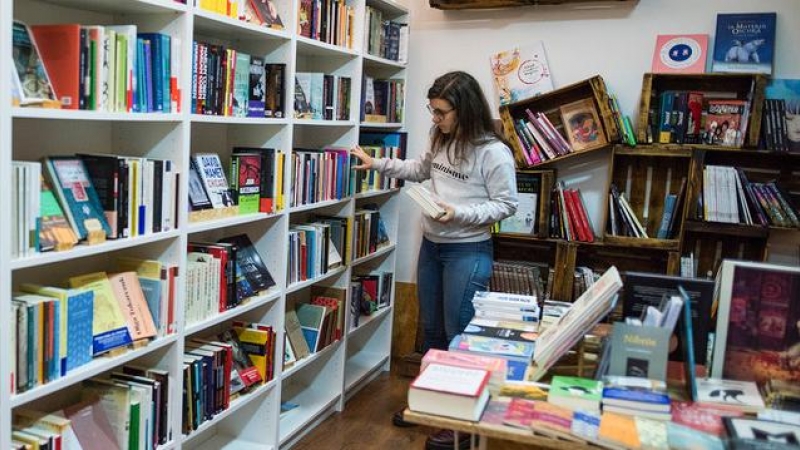 La llibreria La Carbonera, del Poble-sec. MIGUEL VELASCO ALMENDRAL.