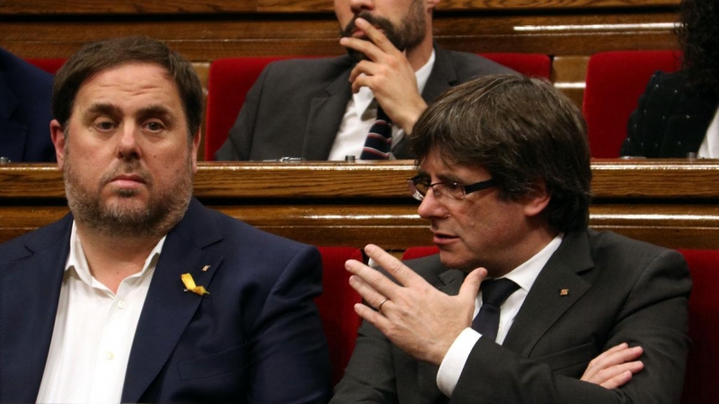 Oriol Junqueras y Carles Puigdemont en el Parlament. EFE/Archivo