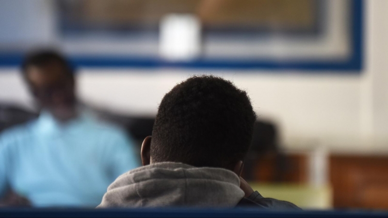 Uno de los jóvenes del Proyecto Ser durante una clase. FERNANDO SÁNCHEZ.