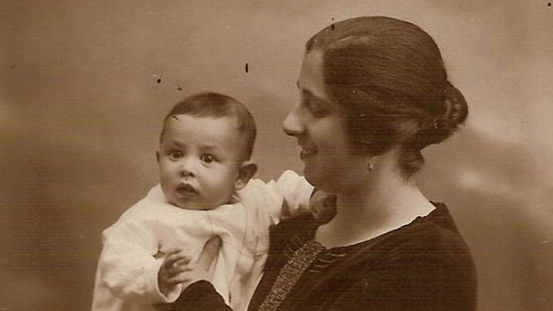 Urania Mella y su hijo, Raúl Solleiro Mella. / NOMES E VOCES