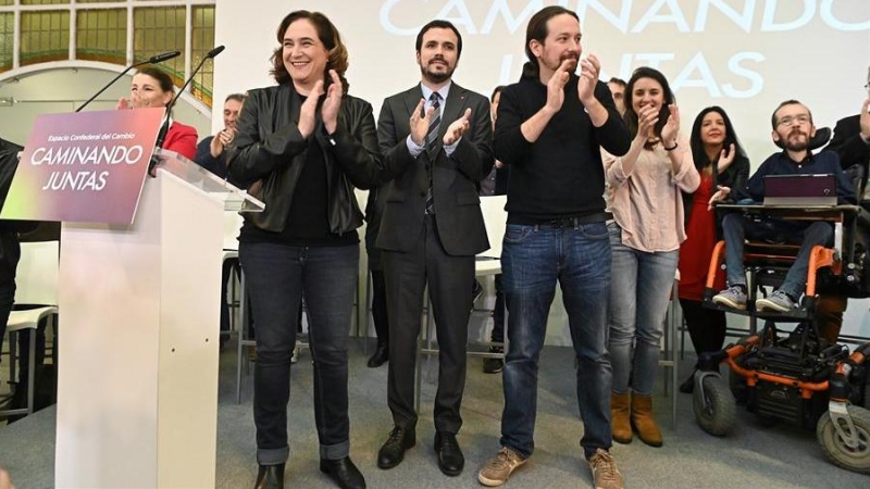 El vicepresidente segundo del Gobierno y secretario general de Podemos, Pablo Iglesias, que ha reunido este sábado en Madrid a los ministros de Unidas Podemos y a la alcaldesa de Barcelona, Ada Colau (i), en un encuentro con el que se busca visibilizar si