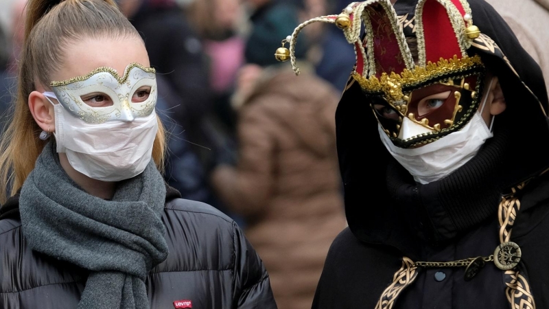 Las festividades del domingo por la noche del Carnaval de Venecia se suspendieron debido al brote de coronavirus. |Manuel Silvestri (Reuters)