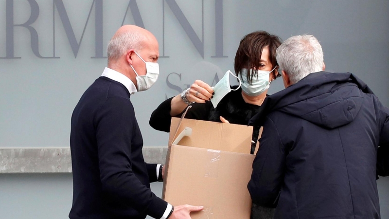 Armani realiza a puerta cerrada su desfile en la semana de la moda de Milán por el coronavirus. REUTERS/Alessandro Garofalo