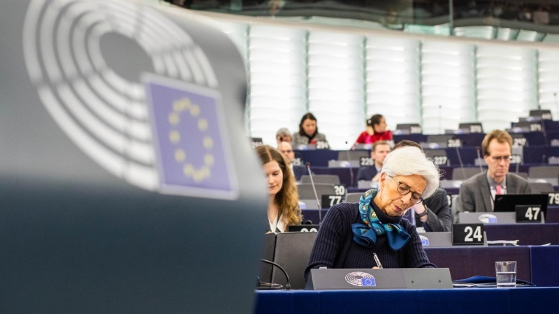 La presidenta del BCE, en el Pleno del Parlamento Europeo, en Estrasburgo, para presentar el informe anual de la entidad. E.P/DPA/Philipp von Ditfurth