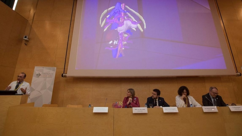 Presentació d'una tecnologia pionera a Espanya que utilitza un model anatòmic hologràfic en tres dimensions per a fer intervencions quirúrgiques d'alta complexitat. EFE/Marta Pérez