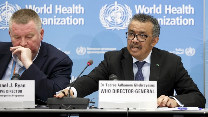 El director general de la OMS, Tedros Adhanom Ghebreyesus, junto al director de la OMS para Emergencias Sanitarias, Michael Ryan. - EFE