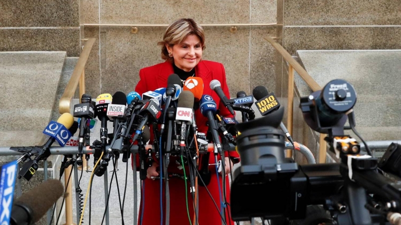 La abogada Gloria Allred  habla para los medios de comunicación a la salida de la corta de Manhattan, que ha declarado culpable a Harvey Weinstein. /REUTERS