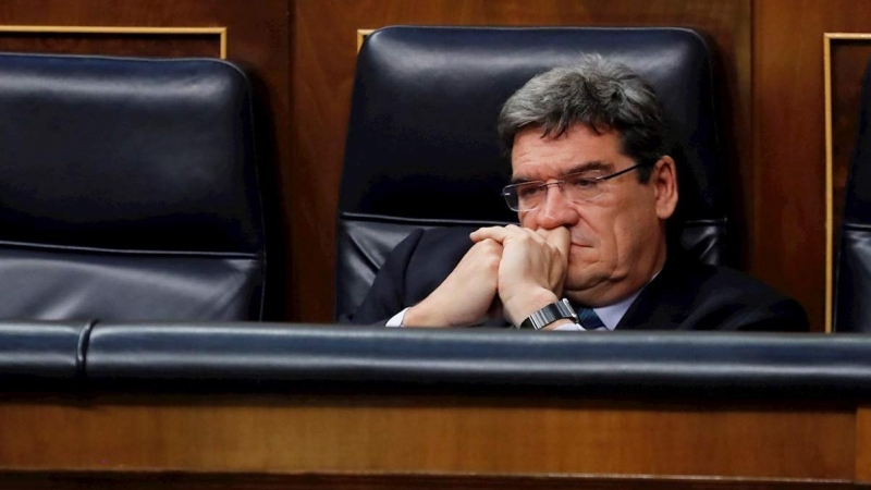 El ministro de Seguridad Social, Inclusión y Migraciones, José Luis Escrivá, durante un pleno en el Congreso. (CHEMA MOYA | EFE)