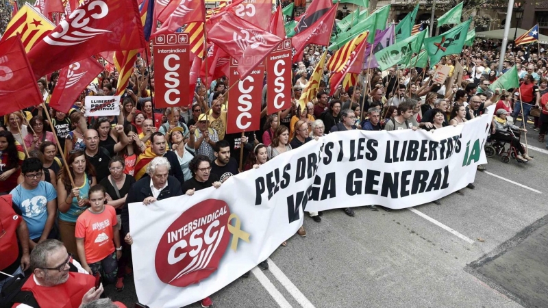 Manifestación en contra de la sentencia del 'procés' el pasado 18 de octubre, en la cuarta huelga general en menos de dos años vinculada al proceso independentista. EFE/Andreu Dalmau