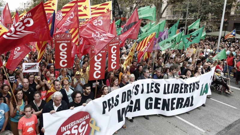 Manifestación en contra de la sentencia del 'procés' el pasado 18 de octubre, en la cuarta huelga general en menos de dos años vinculada al proceso independentista. EFE/Andreu Dalmau
