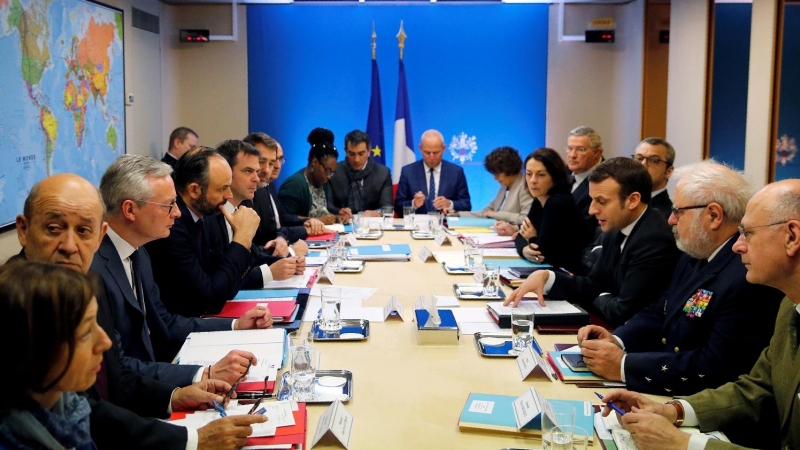 El Gobierno de Francia reunido en París para hacer frente a la crisis del coronavirus. | Reuters. Jean Claude Coutausse.