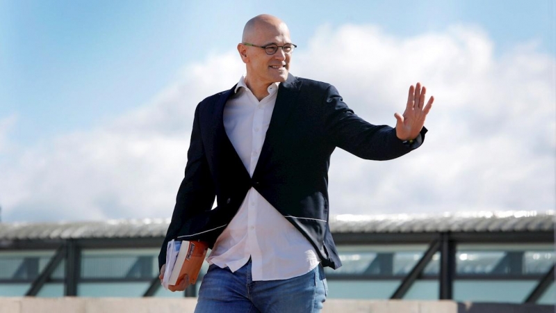 El político de ERC Raül Romeva abandona la prisión de Lledoners para trabajar en una asociación privada./ Susanna Sáez (EFE)