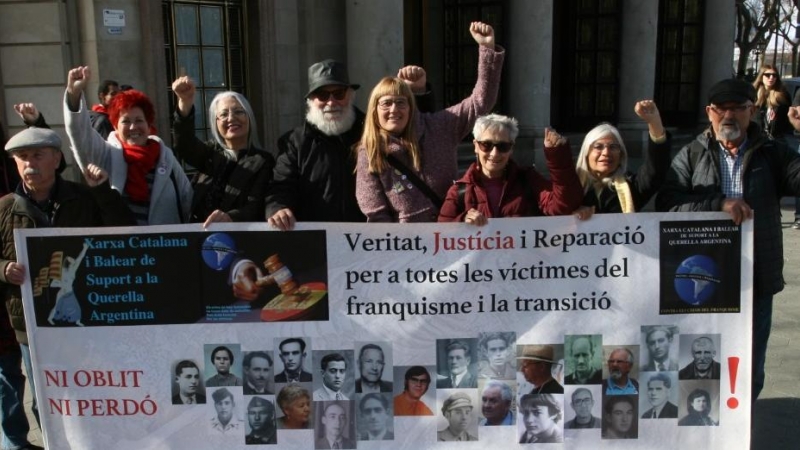 María José Bernete presenta la denúncia per les 403 víctimes del franquisme de Fuente Palmera de 1936 a 1978.