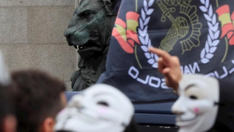 03/03/2020.- Policías y guardias civiles afiliados a JUSAPOL participan en una manifestación que pide la equiparación salarial . / EFE - FERNANDO ALVARADO