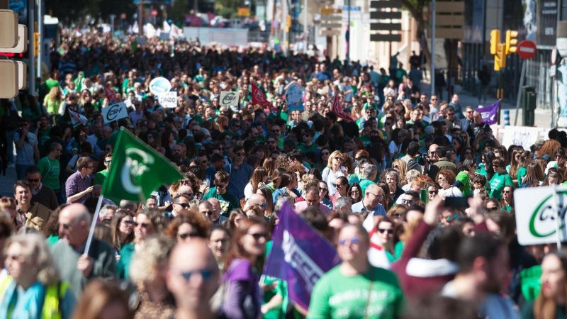 Manifestación con motivo de la huelga educativa contra el 'decretazo' del Gobierno de Juanma Moreno (PP). Europa Press