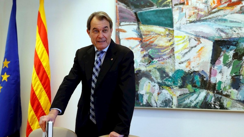 El expresidente de la Generalitat Artur Mas durante una entrevista./ Toni Albir (EFE)