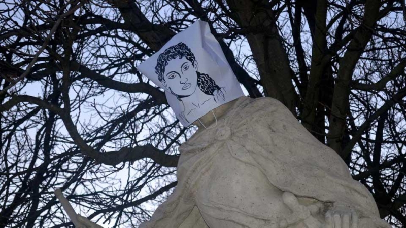 Estatua de Madrid amanece con un rostro de mujer