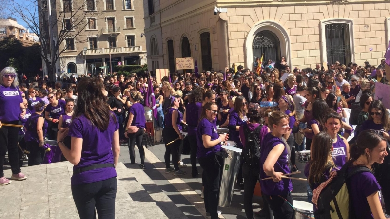Una imatge de la manifestació feminista de Sabadell aquest 8-M. @8mvagafeminist1