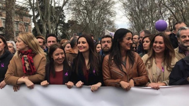 La vicealcaldesa de Madrid, Begoña Villacís, y la portavoz de Ciudadanos en el Senado, Lorena Roldán durante la manifestación del 8M en Madrid.
