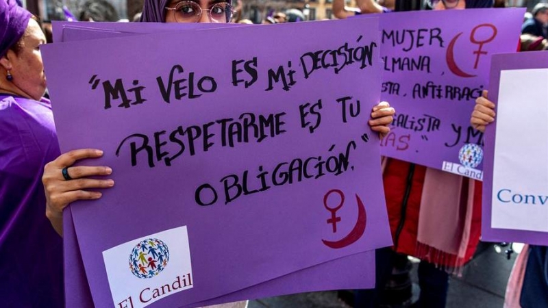 Vista de los participantes en la manifestación celebrada hoy en Toledo en conmemoración del Día Internacional de la Mujer.. EFE/Ismael Herrero