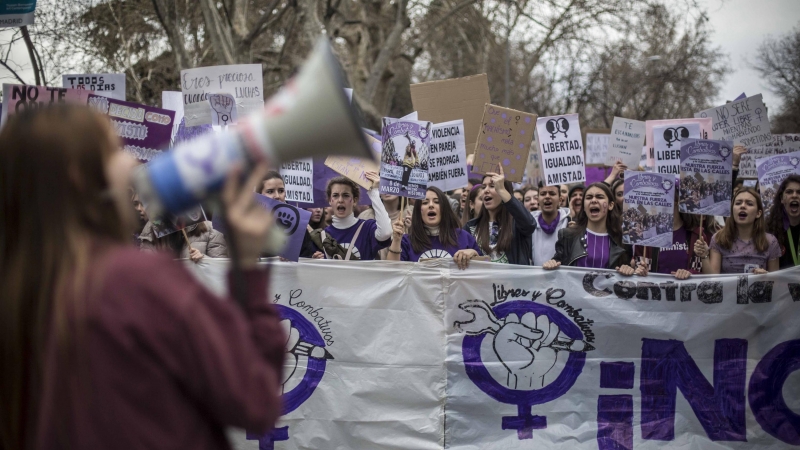 Un grupo de estudiantes se manifiesta en Madrid con motivo del Día internacional de la Mujer.- JAIRO VARGAS