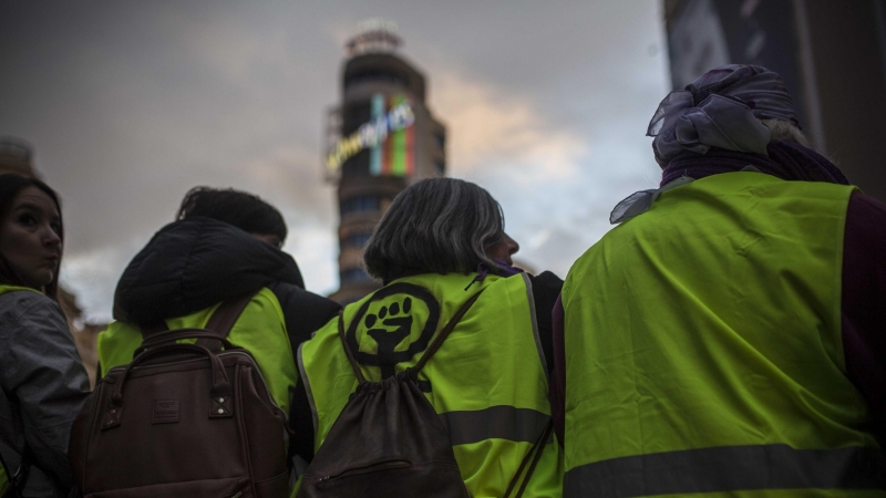 Manifestantes durante el recurrido de la manifestación del Día Internacional de la Mujer, en Madrid.- JAIRO VARGAS