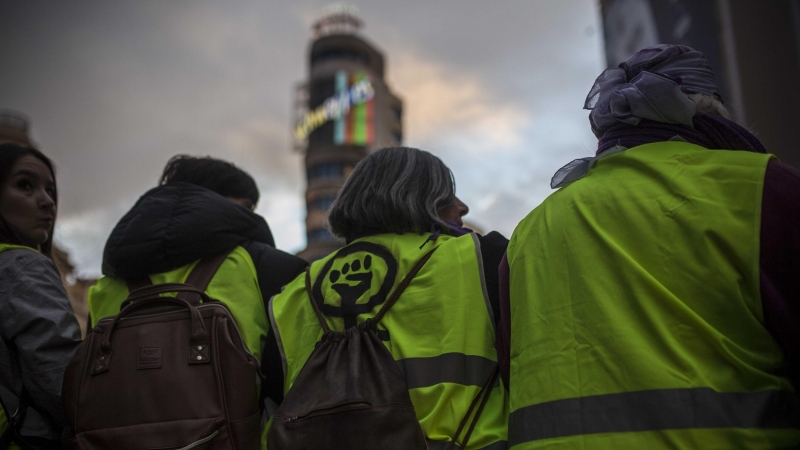 Manifestantes durante el recurrido de la manifestación del Día Internacional de la Mujer, en Madrid.- JAIRO VARGAS