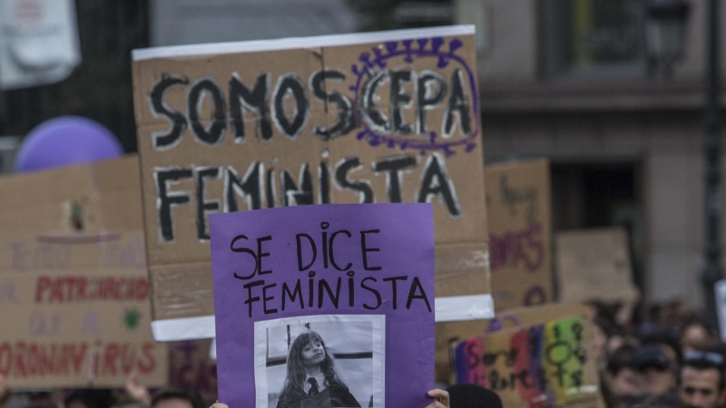 Pancartas en la manifestación del 8M en Madrid.- JAIRO VARGAS